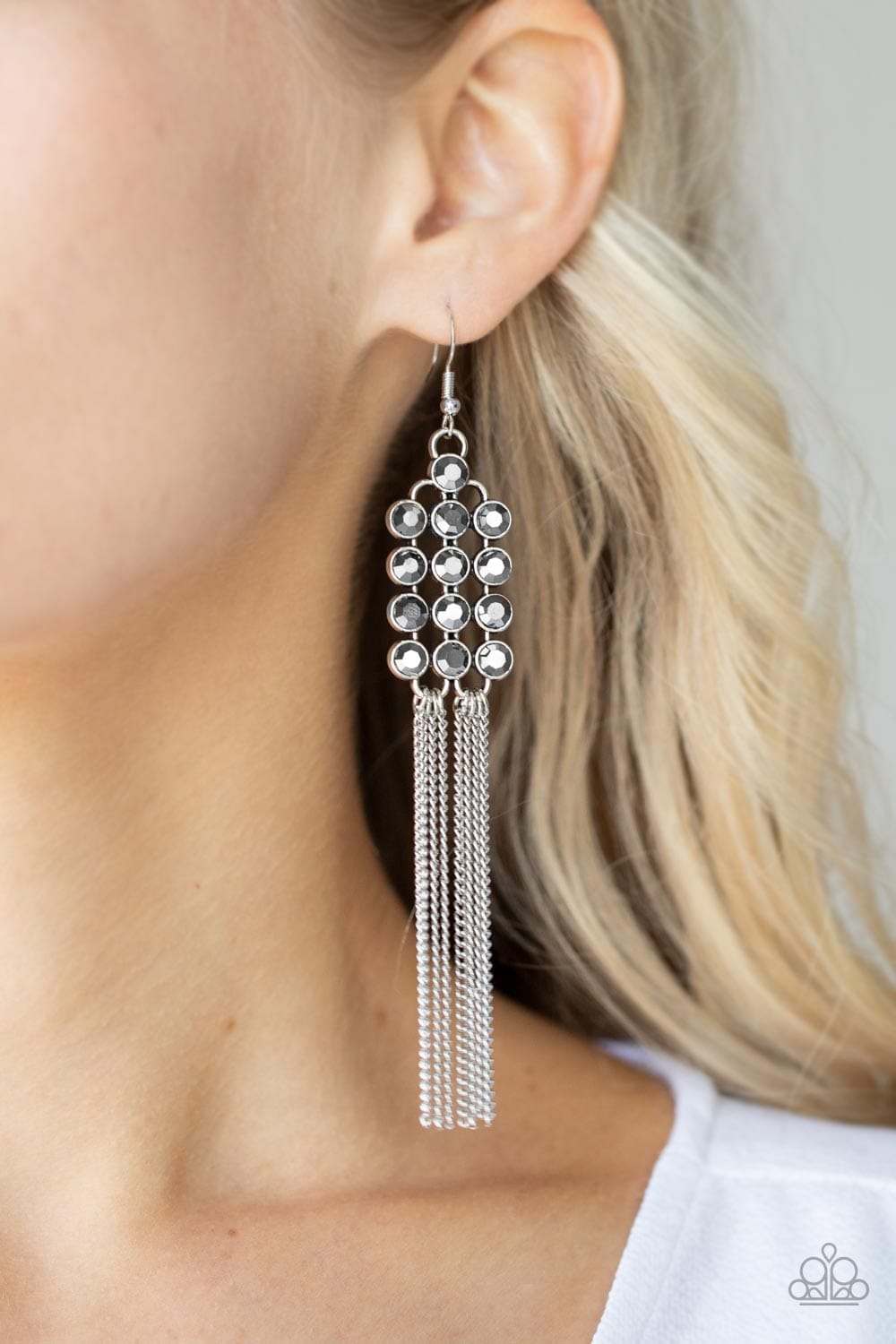 Paparazzi Accessories Earring Tasteful Tassel - Silver