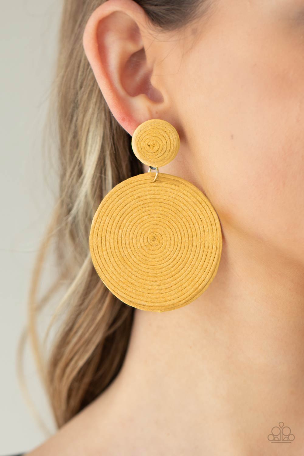 Paparazzi Accessories Earrings Circulate The Room - Yellow