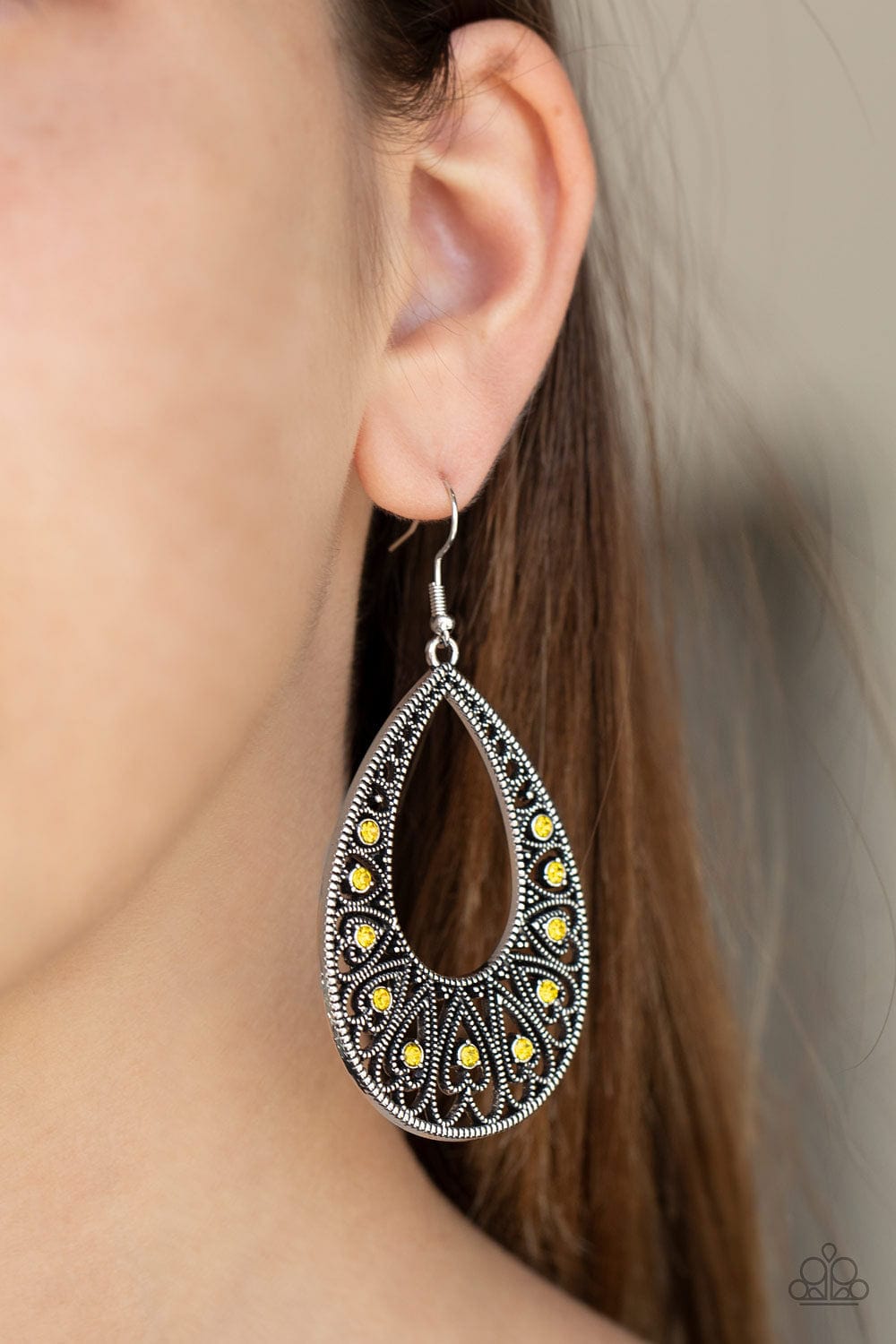 Paparazzi Accessories Earrings Love To Be Loved - Yellow
