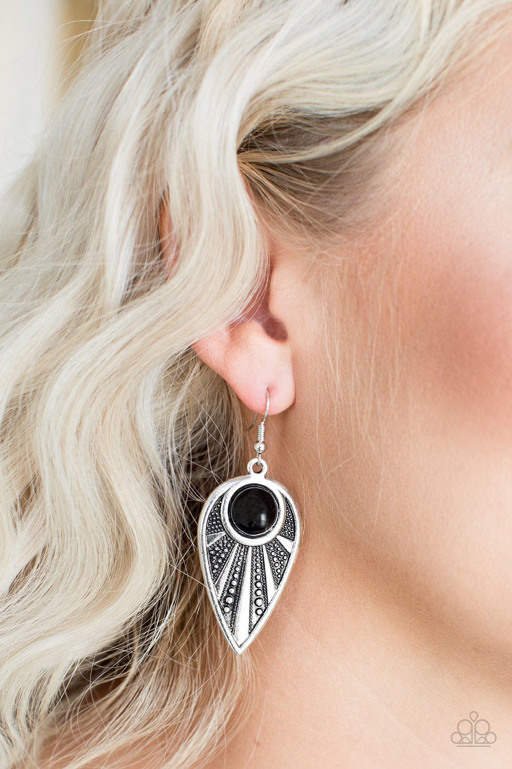 Paparazzi Accessories Earrings Take A WALKABOUT - Black