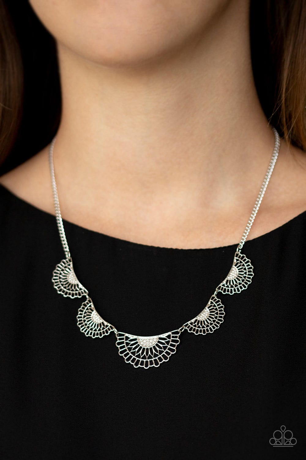 Paparazzi Accessories Necklace Fanned Out Fashion - Silver