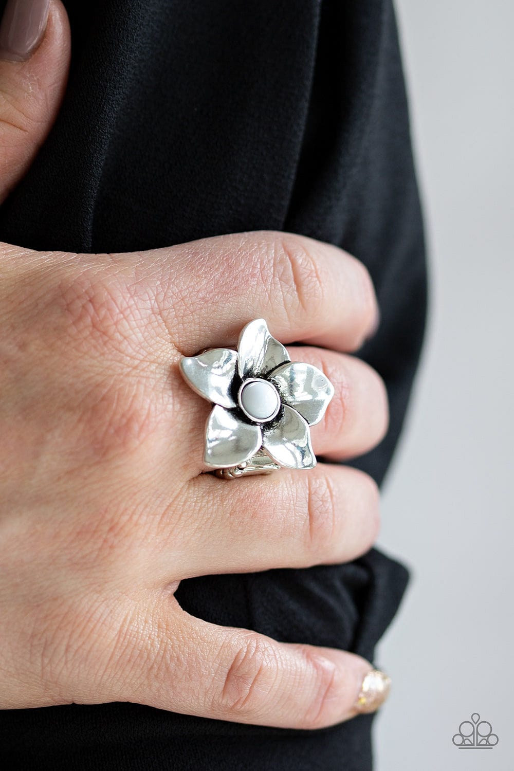 Paparazzi Accessories Ring Ask For Flowers - White