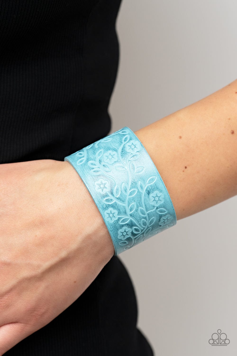 Paparazzi Accessories Bracelet Rosy Wrap Up - Blue