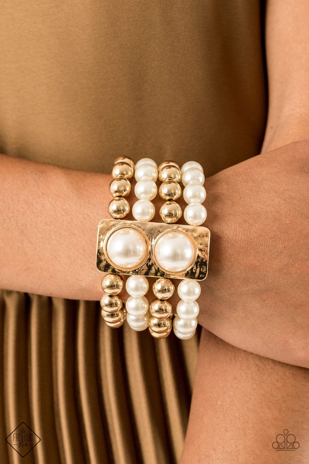 Paparazzi Accessories Bracelet WEALTH-Conscious - Gold