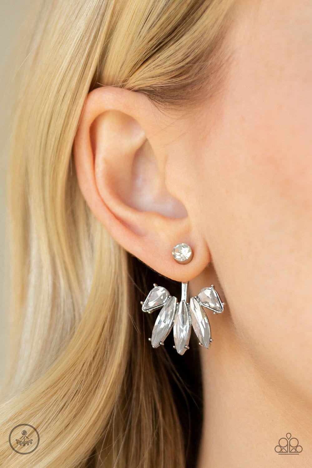 Paparazzi Accessories Earring Stunningly Striking - White