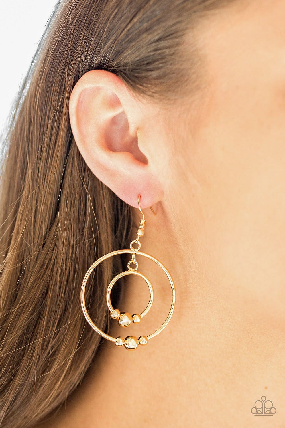 Paparazzi Accessories Earrings Center of Attraction - Gold