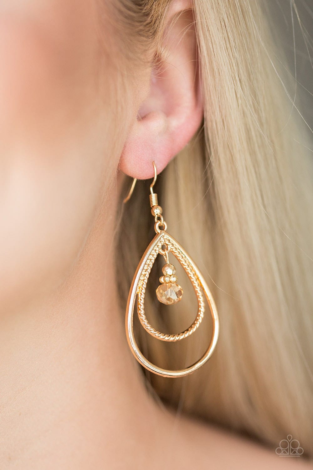 Paparazzi Accessories Earrings REIGN On My Parade - Gold
