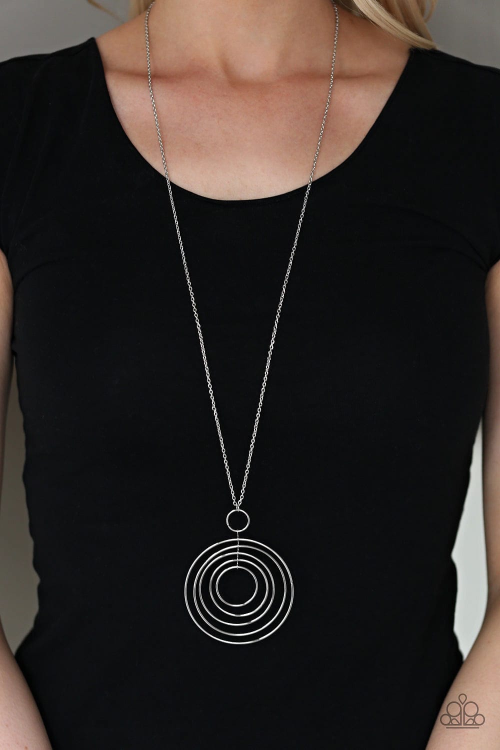 Paparazzi Accessories Necklace Running Circles In My Mind - Silver